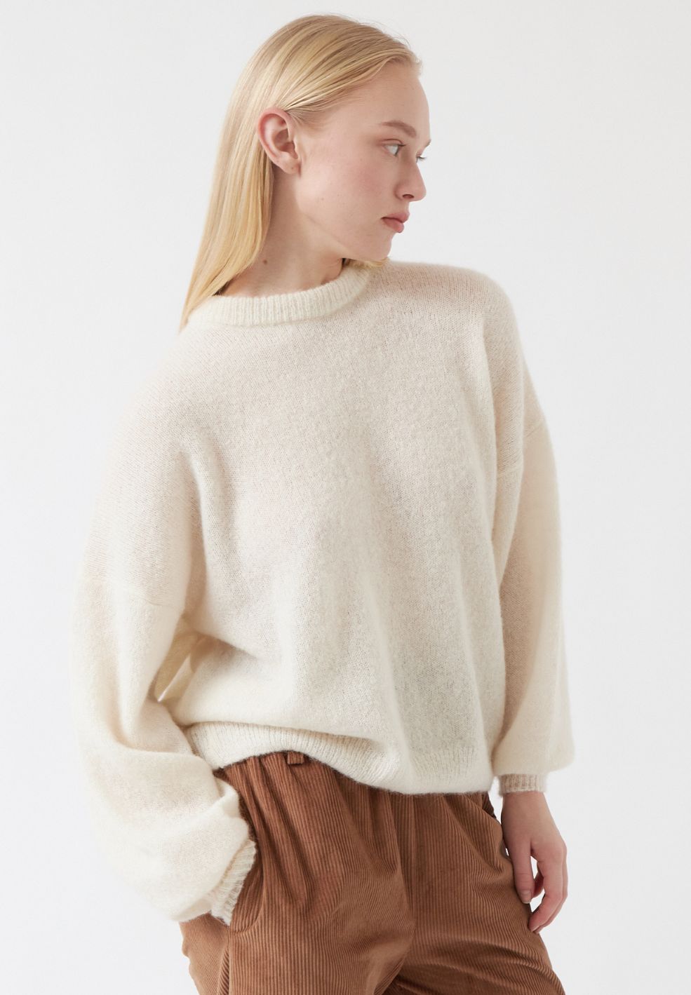 Galeta Round Neck Sweater Cream-Knitwear- by AMT- Verse Amsterdam
