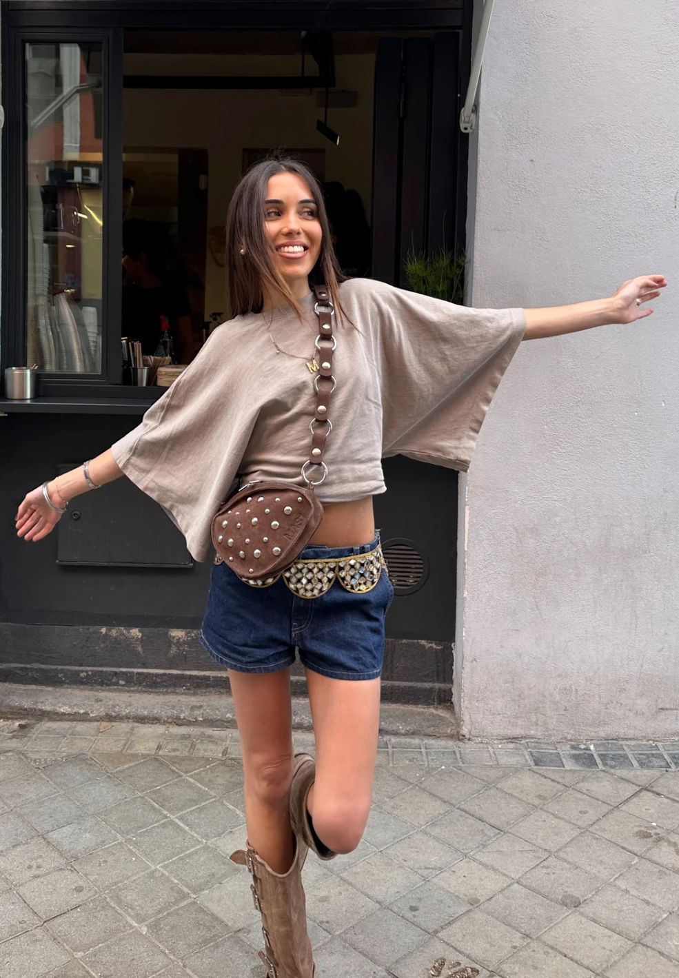 MAS1TrotterBagBohoBrownOnModel_VerseGoodStore.web