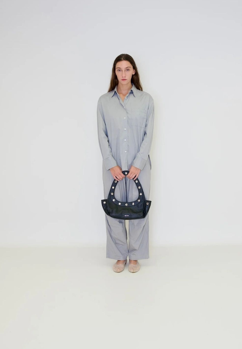 Sali Shoulder Bag Black from 100% nappa leather on model 1 | Verse Good Store